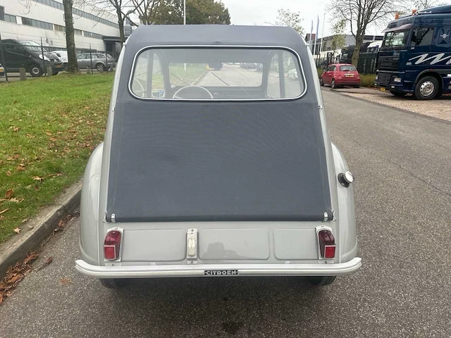 Citroen - 2cv - ribbeleend - classic cars >15 - afbeelding 8 van  13