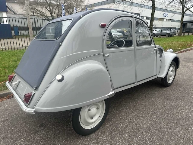 Citroen - 2cv - ribbeleend - classic cars >15 - afbeelding 9 van  13