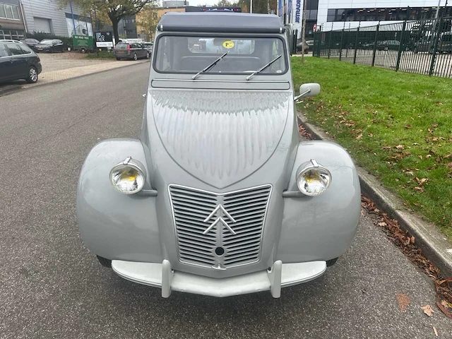 Citroen - 2cv - ribbeleend - classic cars >15 - afbeelding 12 van  13
