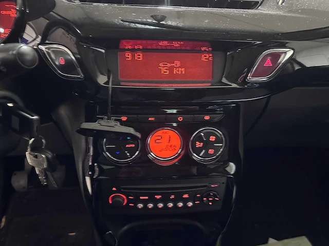 Citroen - c3 - 1.4 vti selection - 35-rkx-1 - afbeelding 4 van  16