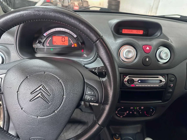 Citroen - c3 - 1.4i automaat attraction - 30-rn-lx - afbeelding 2 van  18
