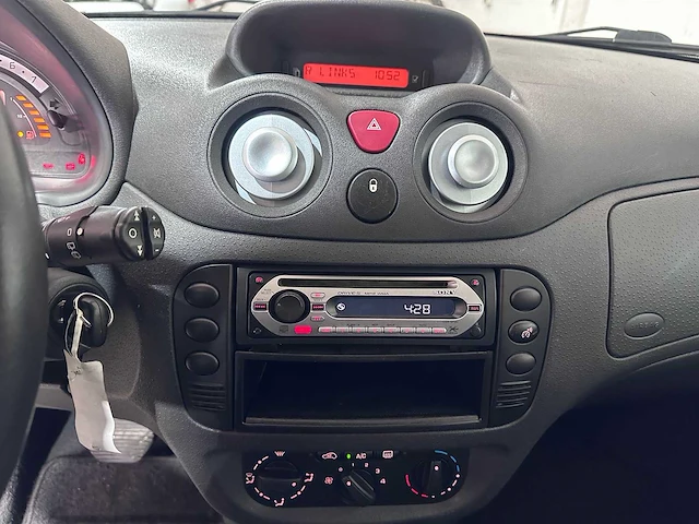 Citroen - c3 - 1.4i automaat attraction - 30-rn-lx - afbeelding 4 van  18