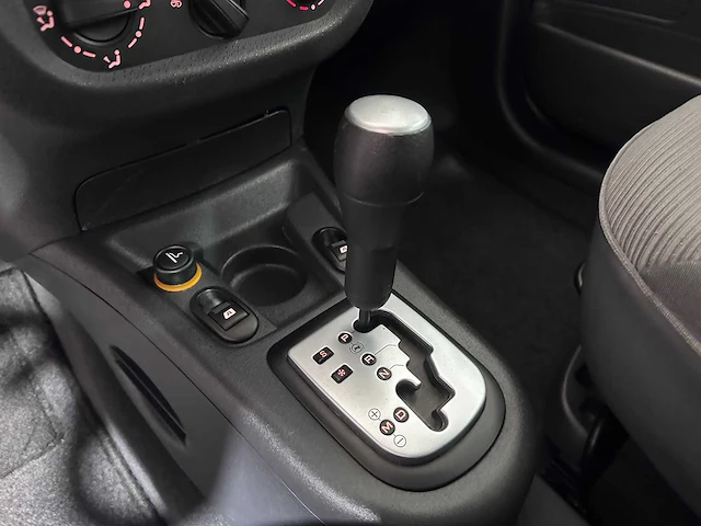 Citroen - c3 - 1.4i automaat attraction - 30-rn-lx - afbeelding 5 van  18