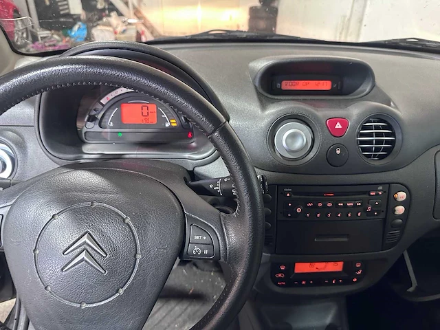 Citroen - c3 - 1.4i exclusive - 53-nk-jh - afbeelding 2 van  20
