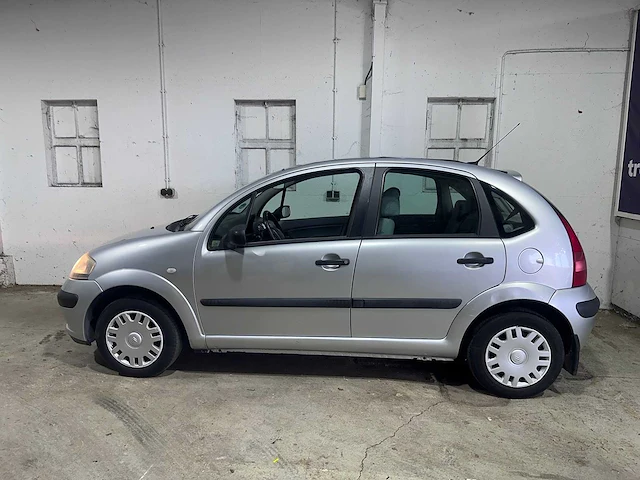 Citroen - c3 - 1.4i ligne prestige - 49-nt-rj - afbeelding 2 van  18