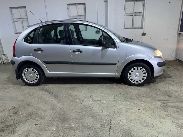 Citroen - c3 - 1.4i ligne prestige - 49-nt-rj - afbeelding 6 van  18