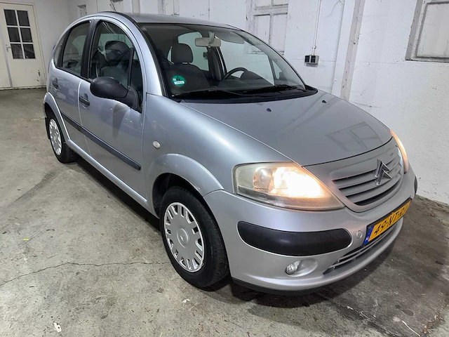 Citroen - c3 - 1.4i ligne prestige - 49-nt-rj - afbeelding 7 van  18