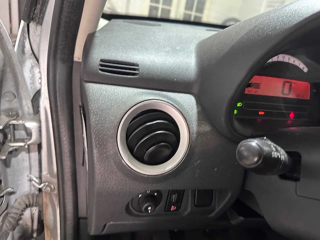 Citroen - c3 - 1.4i prestige cng - 76-xr-tz - afbeelding 3 van  17