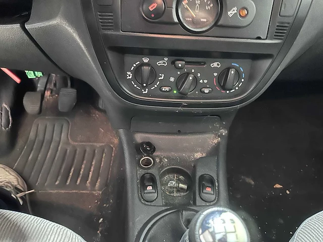Citroen - c3 - 1.4i prestige cng - 76-xr-tz - afbeelding 5 van  17