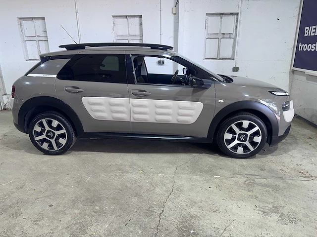 Citroen - c4 cactus - 1.2 vti feel - tj-485-f - afbeelding 17 van  20