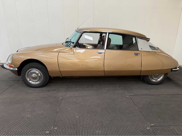 Citroen - ds - ds 21 - oldtimer - 1972 - afbeelding 2 van  34