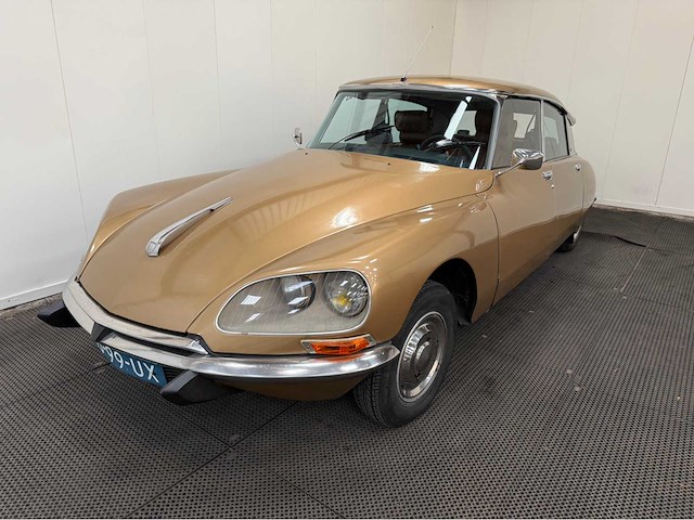 Citroen - ds - ds 21 - oldtimer - 1972 - afbeelding 1 van  34