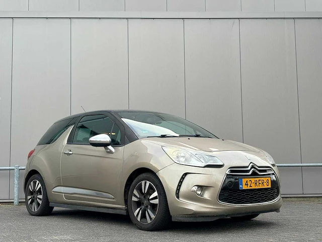 Citroen - ds3 - 1.6 e-hdi so chic - 2011 - 42-rfr-8 - afbeelding 6 van  12