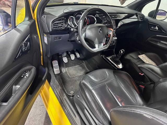 Citroen - ds3 - 1.6 thp sport chic - 68-kvz-5 - afbeelding 20 van  20