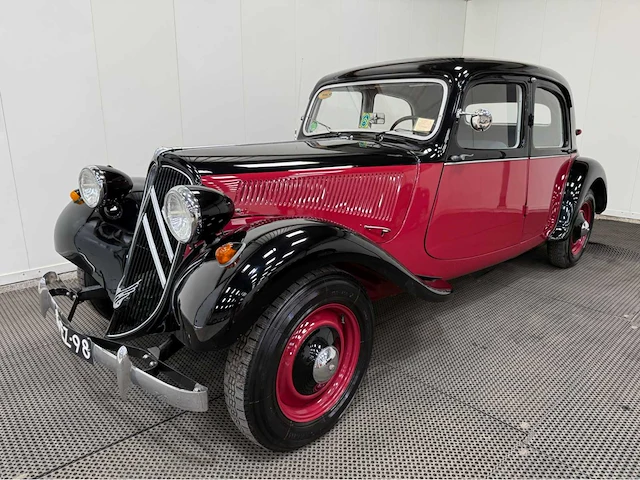 Citroen - traction - oldtimer -1953 - afbeelding 1 van  32