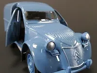 Citroen 2cv fourgonnette blauw - afbeelding 4 van  5
