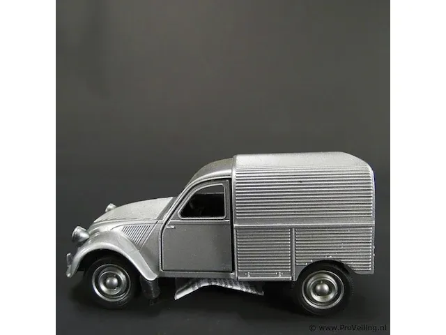 Citroen 2cv fourgonnette grijs - afbeelding 2 van  5