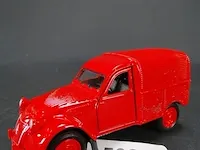 Citroen 2cv fourgonnette rood - afbeelding 1 van  5
