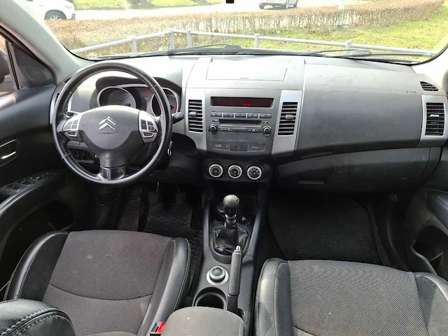 Citroen c-crosser 2.2 hdif dynamique 7p. - 2008 - 156pk - afbeelding 35 van  39