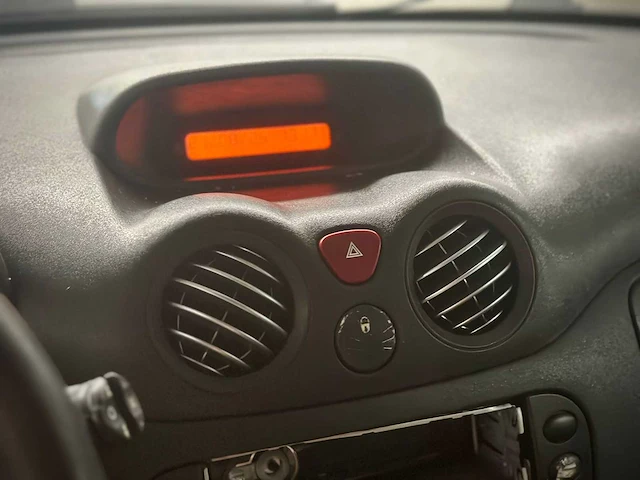 Citroen c2 1.4i vtr, 19-nr-nf - afbeelding 3 van  13