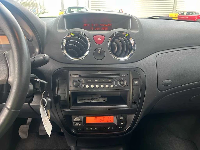 Citroen c3 pluriel 1.4i soleil , 24-gvh-1 - afbeelding 2 van  18
