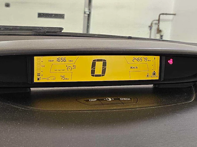 Citroen c4 1.6 16v ligne prestige, 1-zsf-81 - afbeelding 10 van  19