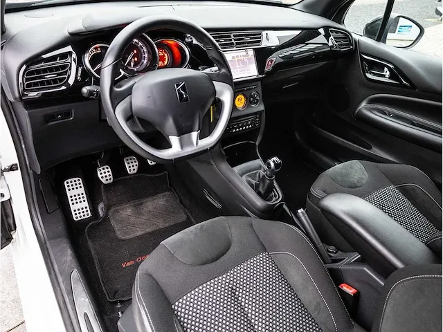 Citroen ds3 1.2 vti chic 2012 navigatiesysteem climate control parkeersensoren getint glas, 66-zfz-4 - afbeelding 2 van  25