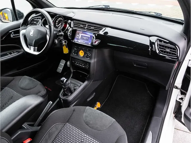 Citroen ds3 1.2 vti chic 2012 navigatiesysteem climate control parkeersensoren getint glas, 66-zfz-4 - afbeelding 5 van  25
