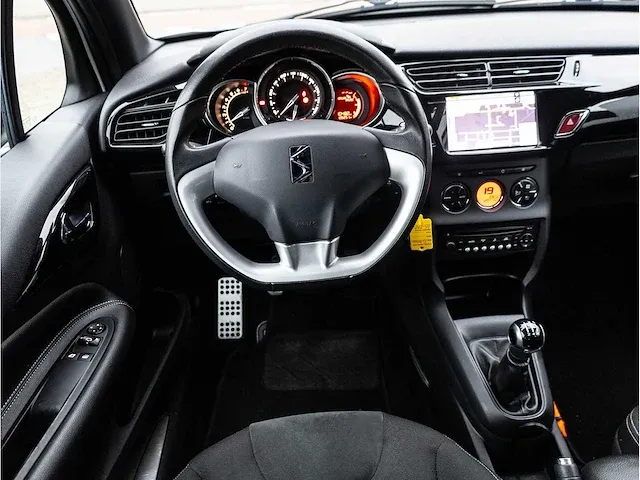 Citroen ds3 1.2 vti chic 2012 navigatiesysteem climate control parkeersensoren getint glas, 66-zfz-4 - afbeelding 7 van  25