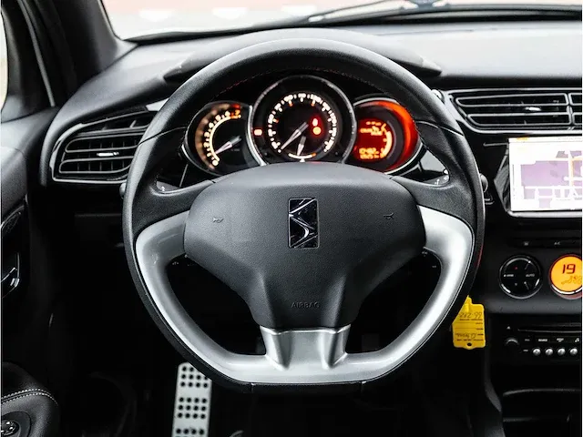 Citroen ds3 1.2 vti chic 2012 navigatiesysteem climate control parkeersensoren getint glas, 66-zfz-4 - afbeelding 8 van  25