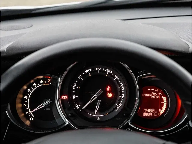 Citroen ds3 1.2 vti chic 2012 navigatiesysteem climate control parkeersensoren getint glas, 66-zfz-4 - afbeelding 9 van  25