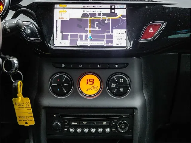 Citroen ds3 1.2 vti chic 2012 navigatiesysteem climate control parkeersensoren getint glas, 66-zfz-4 - afbeelding 10 van  25