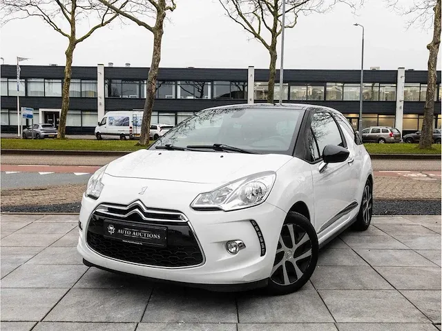 Citroen ds3 1.2 vti chic 2012 navigatiesysteem climate control parkeersensoren getint glas, 66-zfz-4 - afbeelding 1 van  25