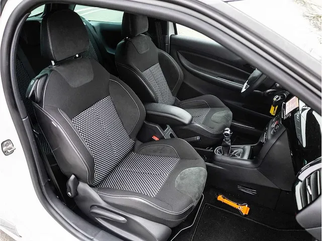 Citroen ds3 1.2 vti chic 2012 navigatiesysteem climate control parkeersensoren getint glas, 66-zfz-4 - afbeelding 17 van  25