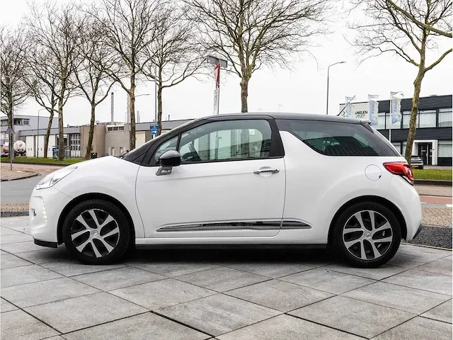 Citroen ds3 1.2 vti chic 2012 navigatiesysteem climate control parkeersensoren getint glas, 66-zfz-4 - afbeelding 12 van  25
