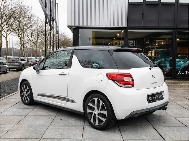 Citroen ds3 1.2 vti chic 2012 navigatiesysteem climate control parkeersensoren getint glas, 66-zfz-4 - afbeelding 19 van  25