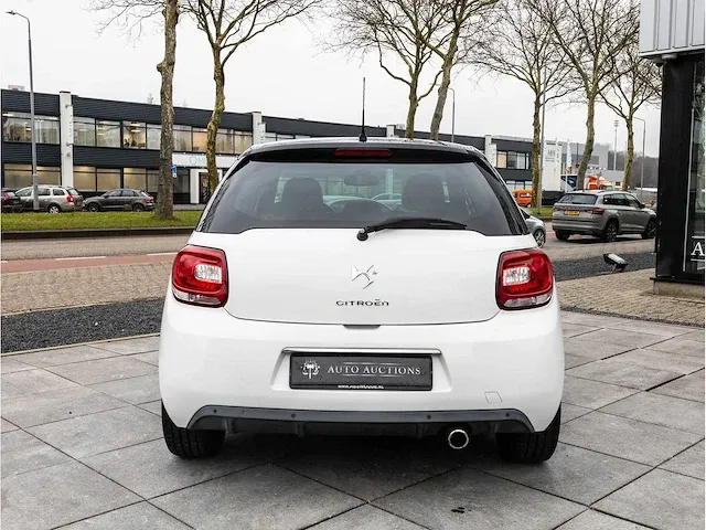 Citroen ds3 1.2 vti chic 2012 navigatiesysteem climate control parkeersensoren getint glas, 66-zfz-4 - afbeelding 20 van  25