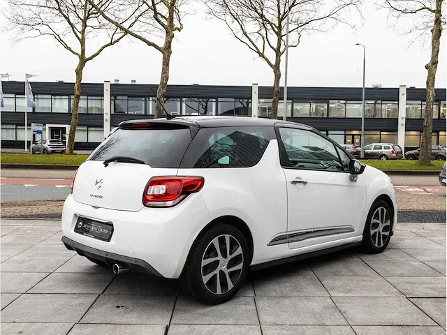 Citroen ds3 1.2 vti chic 2012 navigatiesysteem climate control parkeersensoren getint glas, 66-zfz-4 - afbeelding 21 van  25