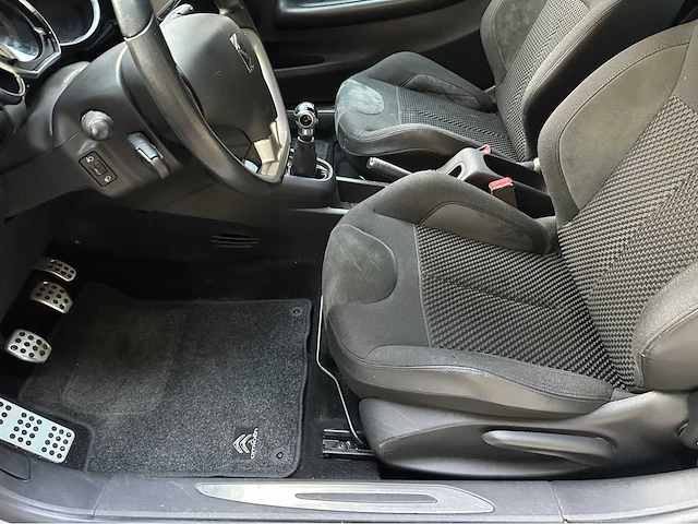 Citroen ds3 cabrio 2013 benzine - afbeelding 17 van  47