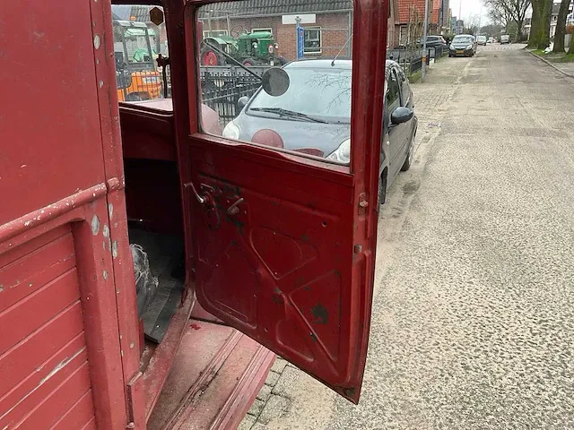 Citroën oldtimer vrachtwagen - afbeelding 16 van  32