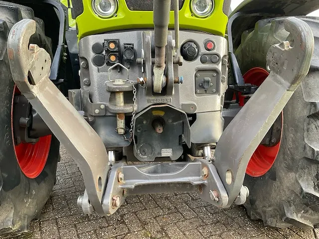 Claas axion 810 vierwielaangedreven landbouwtractor - afbeelding 13 van  47