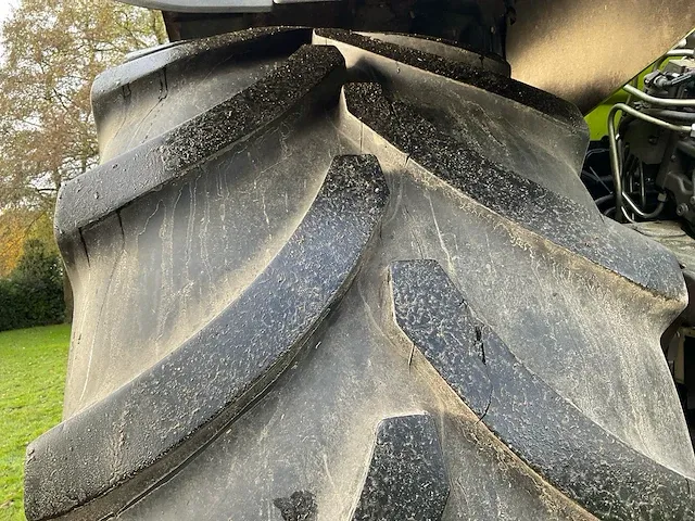 Claas axion 810 vierwielaangedreven landbouwtractor - afbeelding 19 van  47