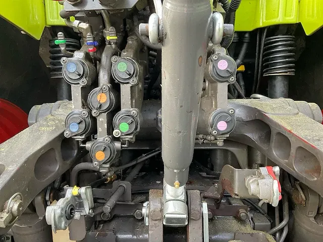 Claas axion 810 vierwielaangedreven landbouwtractor - afbeelding 22 van  47