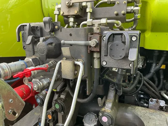 Claas axion 810 vierwielaangedreven landbouwtractor - afbeelding 24 van  47