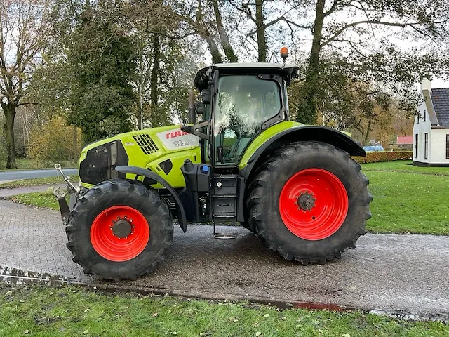 Claas axion 810 vierwielaangedreven landbouwtractor - afbeelding 2 van  47