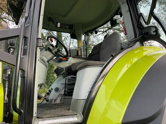 Claas axion 810 vierwielaangedreven landbouwtractor - afbeelding 32 van  47