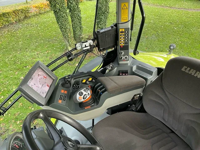 Claas axion 810 vierwielaangedreven landbouwtractor - afbeelding 35 van  47