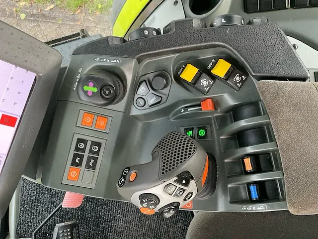 Claas axion 810 vierwielaangedreven landbouwtractor - afbeelding 38 van  47