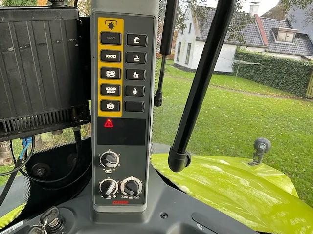 Claas axion 810 vierwielaangedreven landbouwtractor - afbeelding 40 van  47