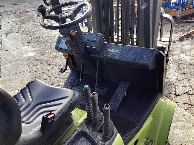 Clark - 1999 - cgc30 - vorkheftruck 7300 mm - afbeelding 4 van  15